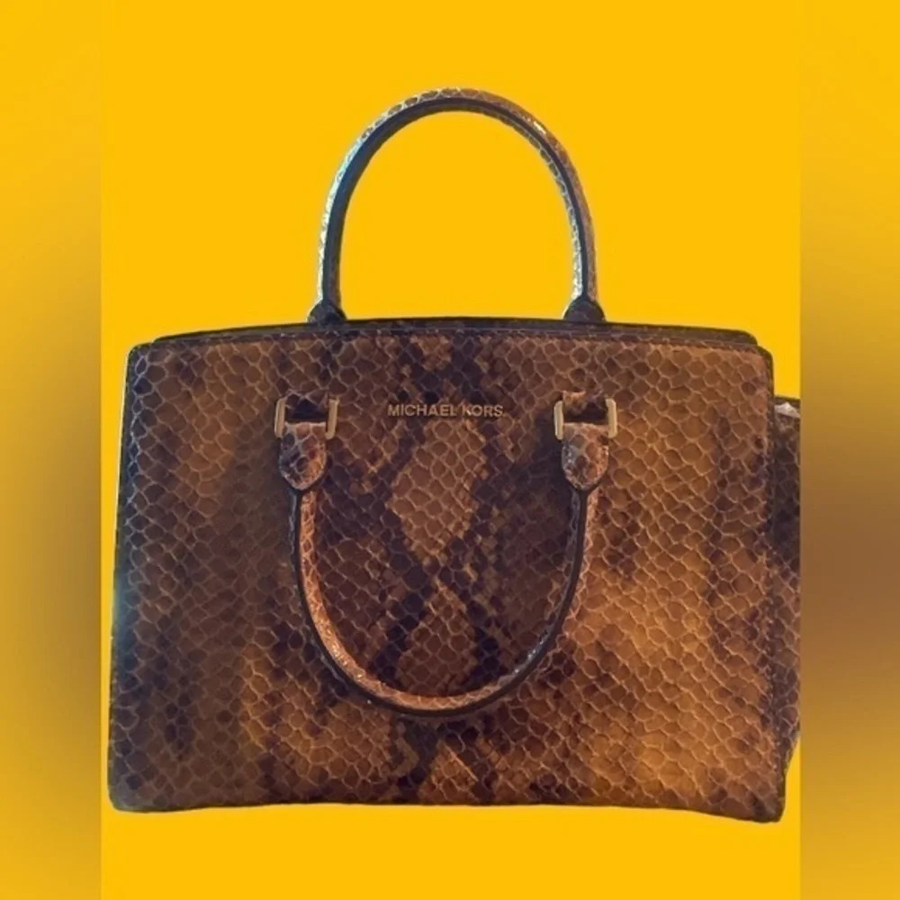 Gorgeous Michael Kors bag